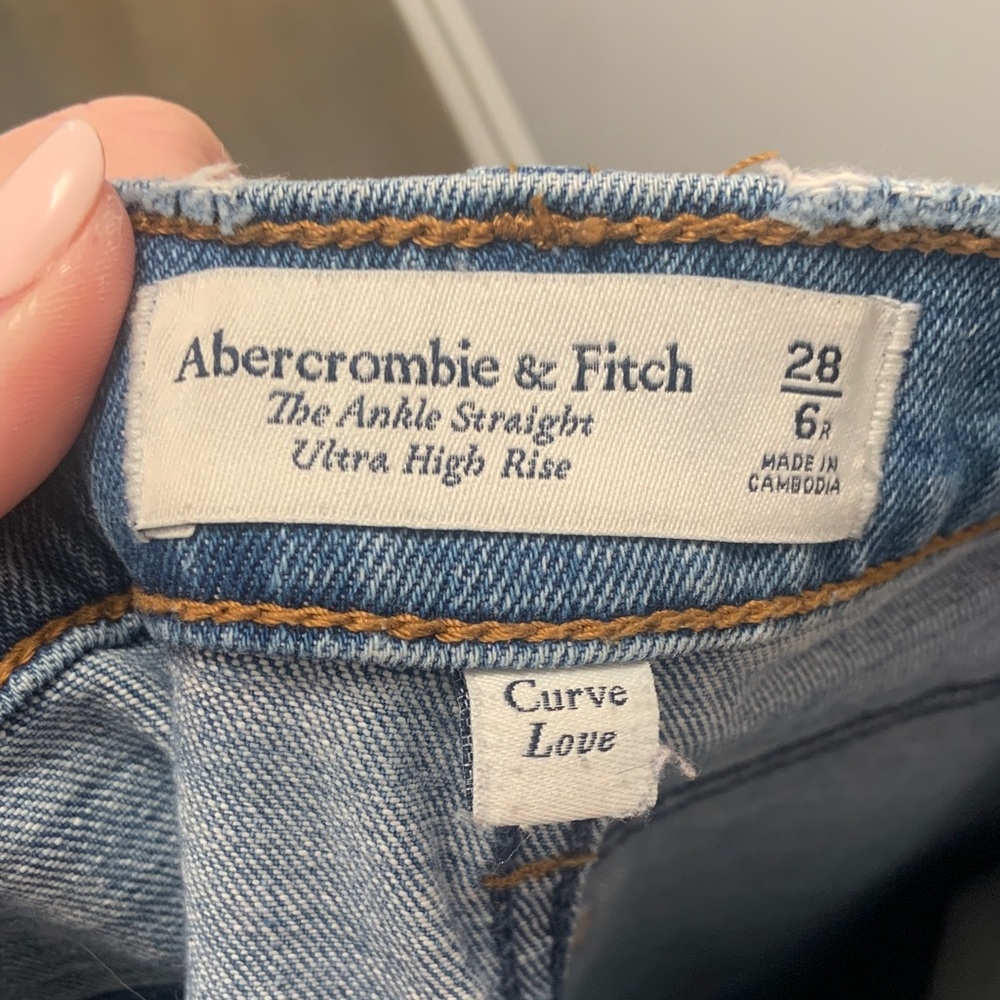 Abercrombie & Fitch Ultra High Rise Ankle Jeans